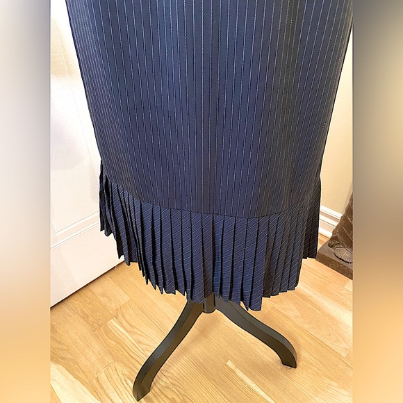 Nygård Collection navy/white pinstripe accordion pleat fully lined skirt 💙🤍 - Picture 4 of 10